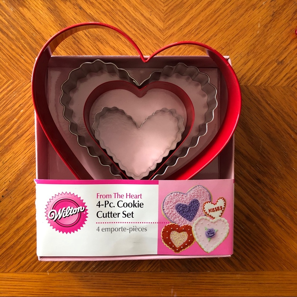 WILTON From The Heart nesting cookie cutters. NEW
